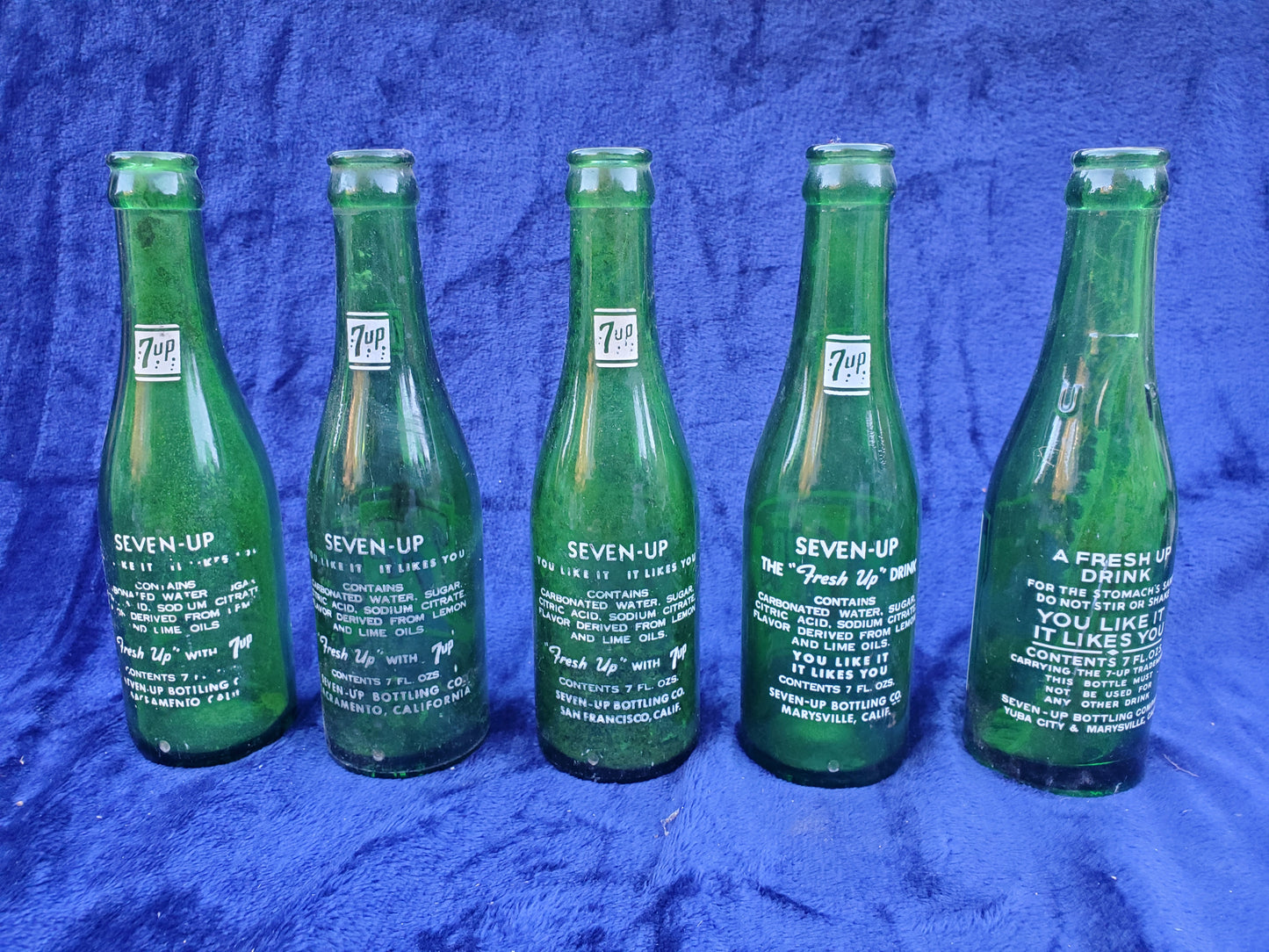 Five Vintage 7-Up ACL Bottles – California Bottlers – 1948–1956