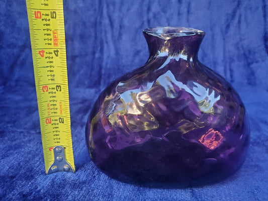 Early 20th-century hand-blown amethyst art-glass vase (c. 1890–1920)