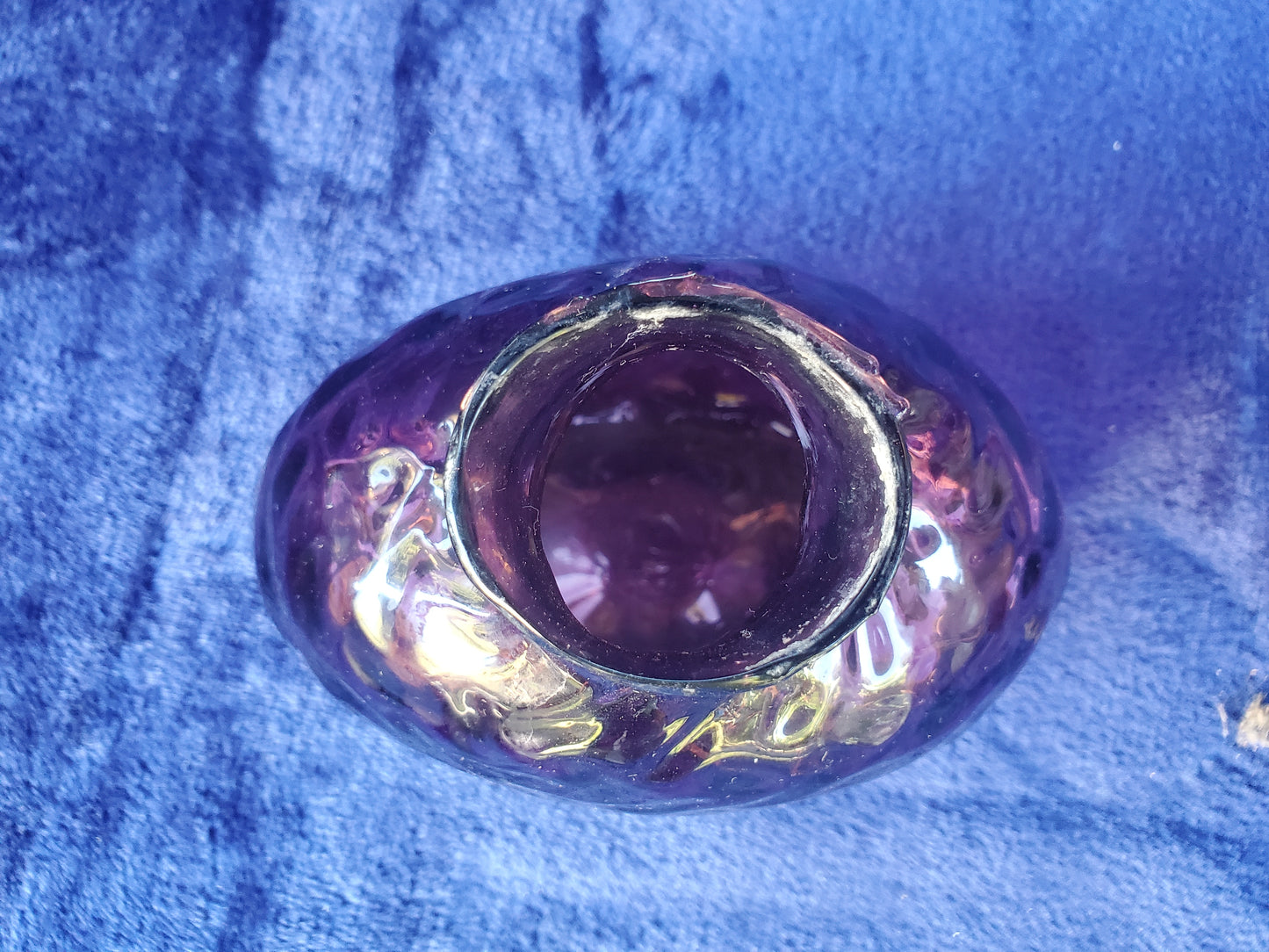 Early 20th-century hand-blown amethyst art-glass vase (c. 1890–1920)