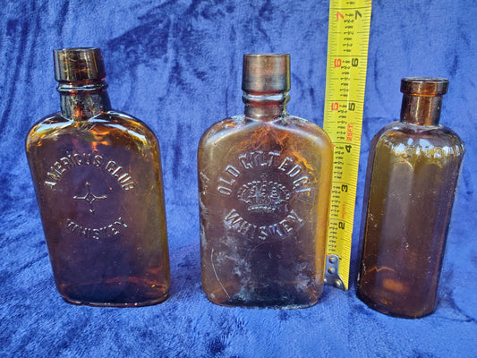 OLD GILT EDGE WHISKEY FLASK (CROWN LOGO) 1900–1915
